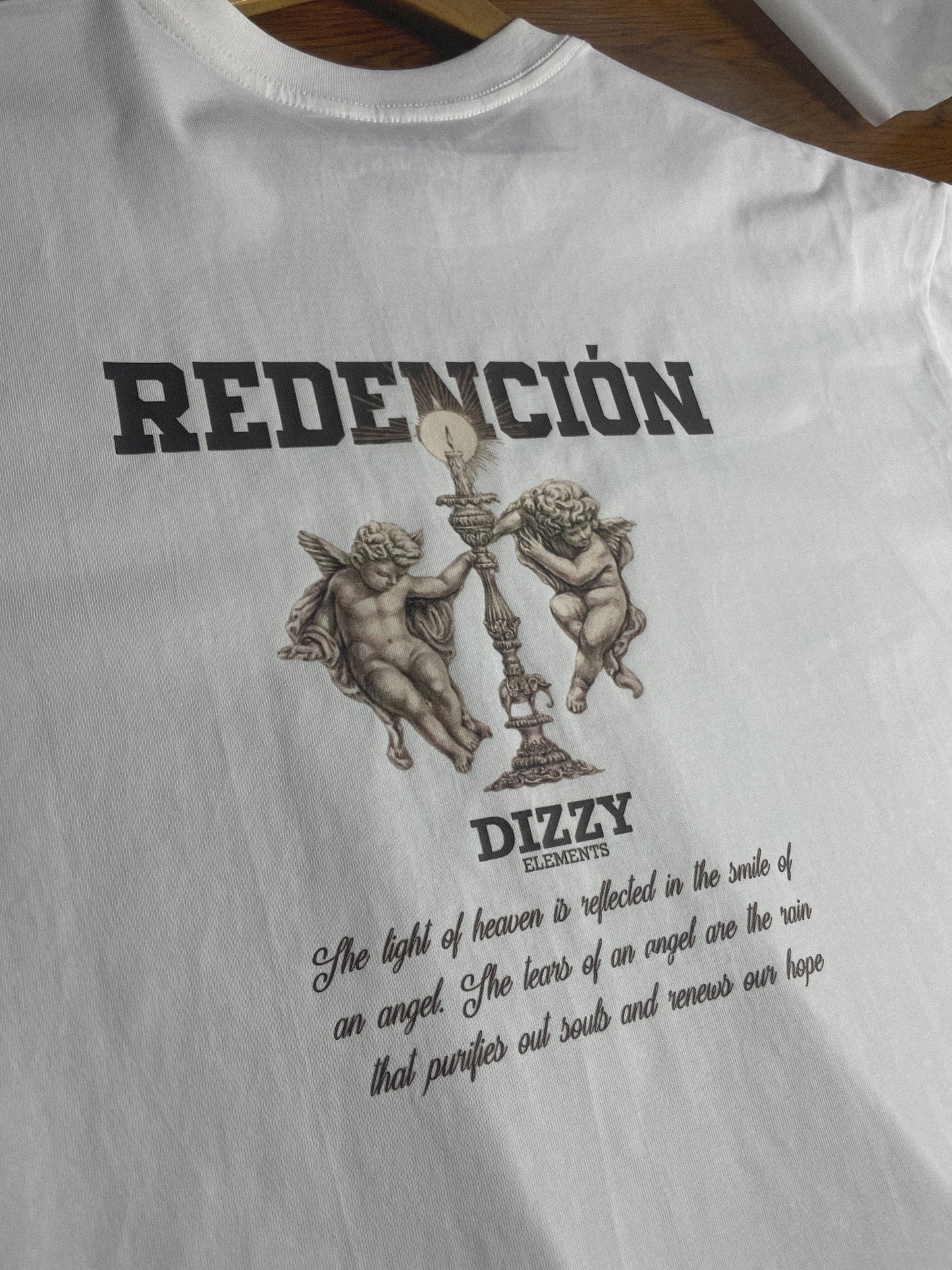 Camiseta Oversize blanca de manga corta "Redención"